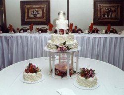 wedding cake and head table